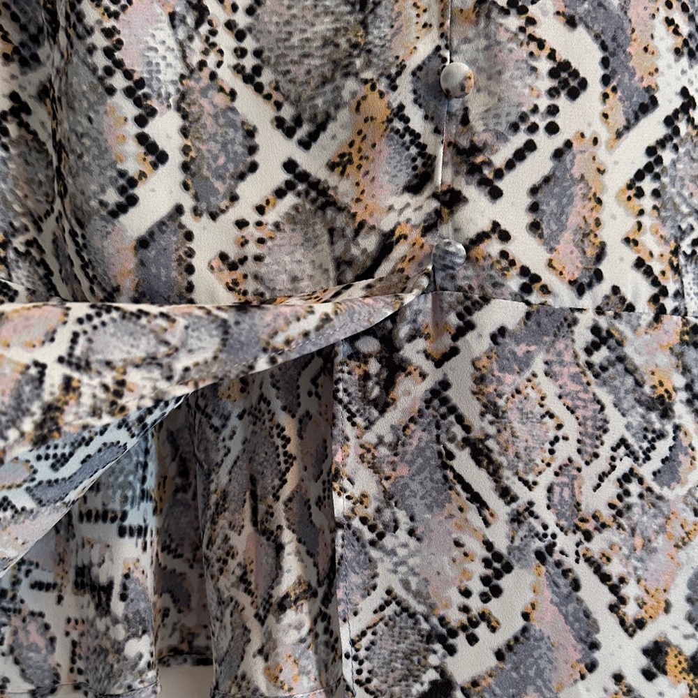 Vince Camuto Women's Snake Print Ruffle Sleeve Top - Picture 3 of 4